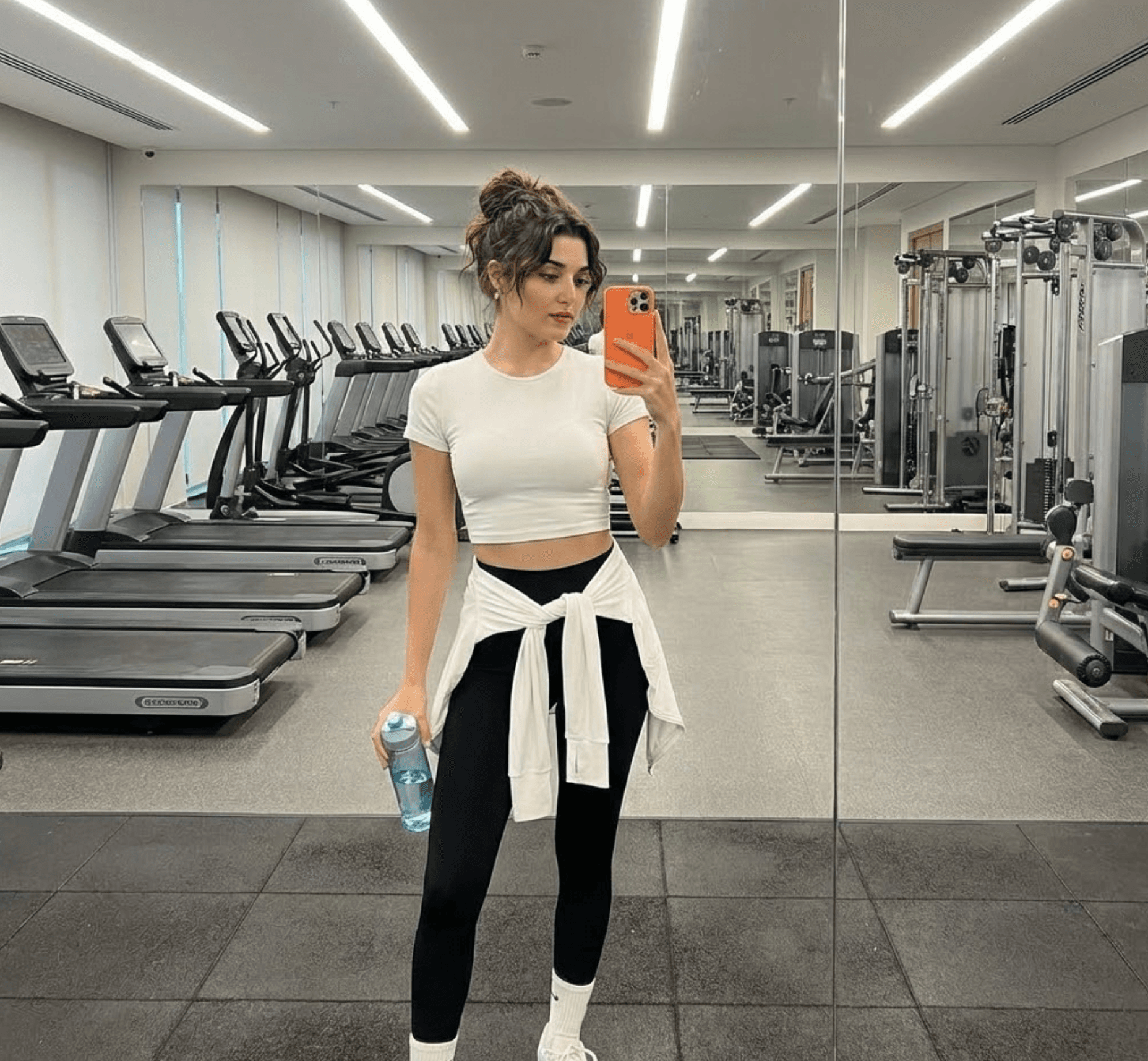 Spiegelselfie im Fitnessstudio