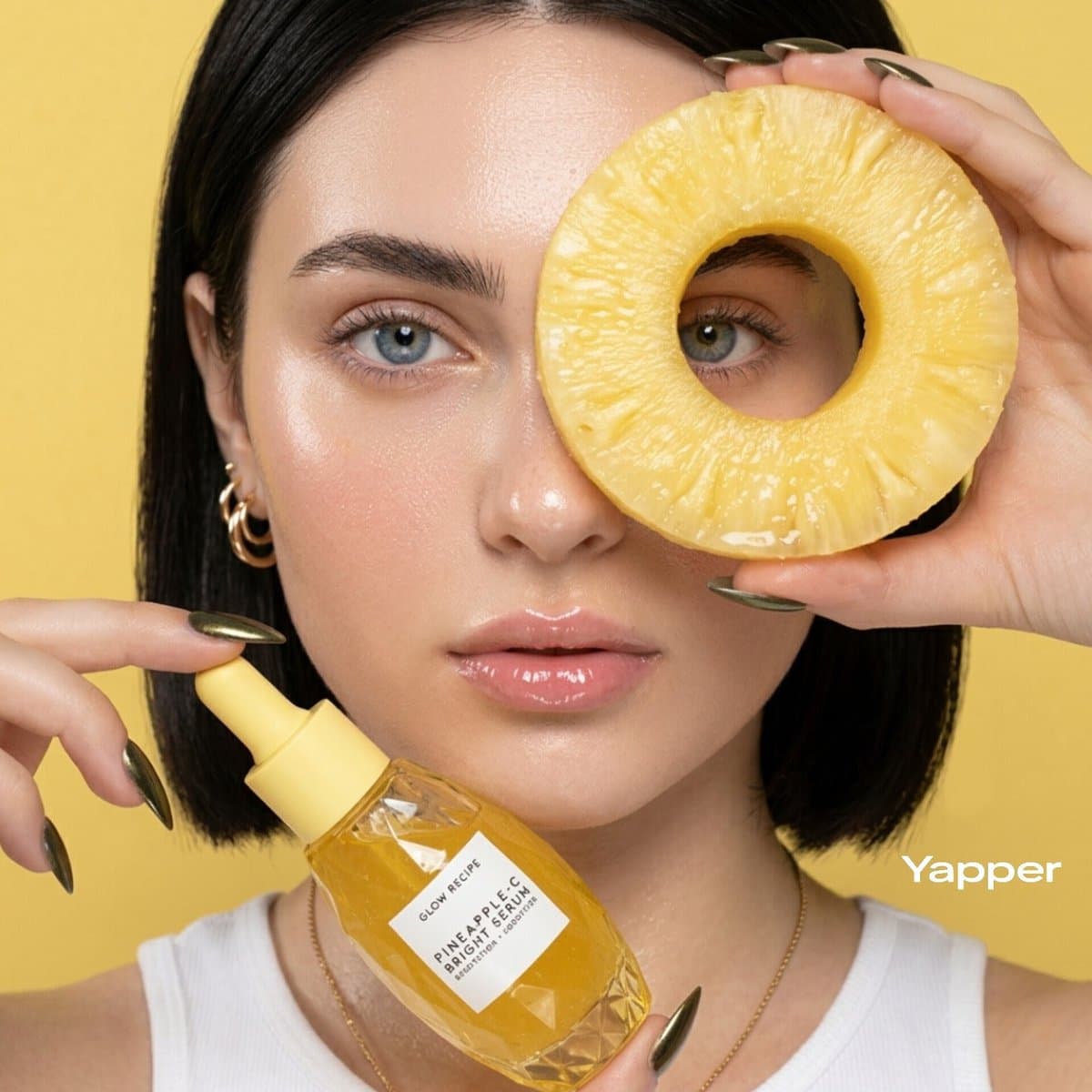 Lüks Cilt Bakımı Reklamı: Ananas ve Parlayan Cilt
