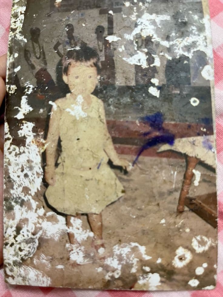 Vintage-Fotorestaurierung eines ostasiatischen Mädchens